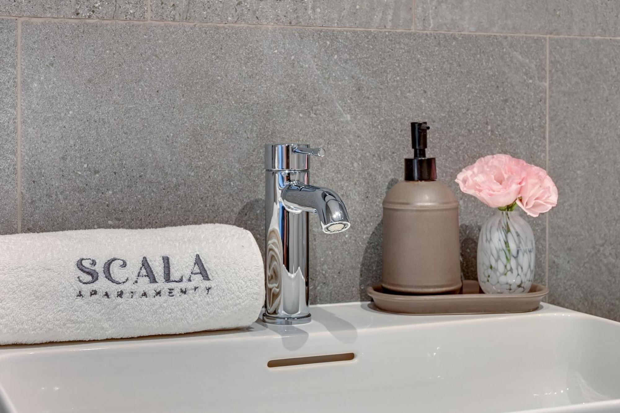 Scala By Moderna Profit- Lakowa 60c *
